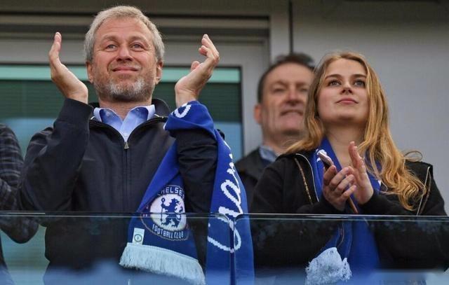 兰帕德称和阿布不熟，教练：开车也要去客场，切尔西队长买单机票