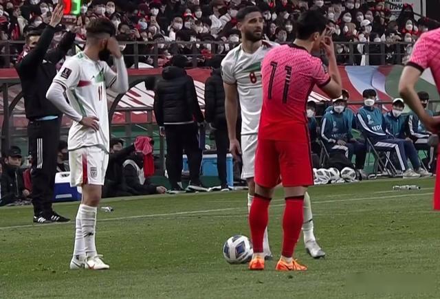 2-0！孙兴慜世界波+中超旧将破门，韩国胜伊朗，升至小组第一