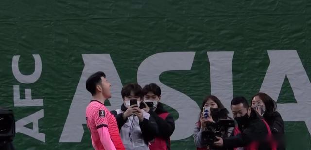 2-0！孙兴慜世界波+中超旧将破门，韩国胜伊朗，升至小组第一