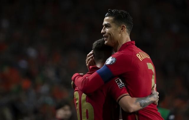 3-1！0-1！欧洲足坛悲喜夜：C罗接近第5届世界杯，意大利耻辱出局