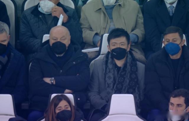 1-0！尤文白高兴，张康阳两次庆祝，国米获胜，阿莱格里怒摔衣服
