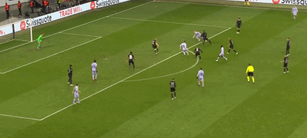1-1！欧联杯冷门，巴萨客场战平法兰克福，奥巴梅扬陷进球荒