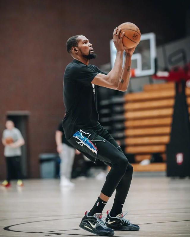 下半场17投1中！杜兰特欧文一起拉胯！篮网0比2命悬一线