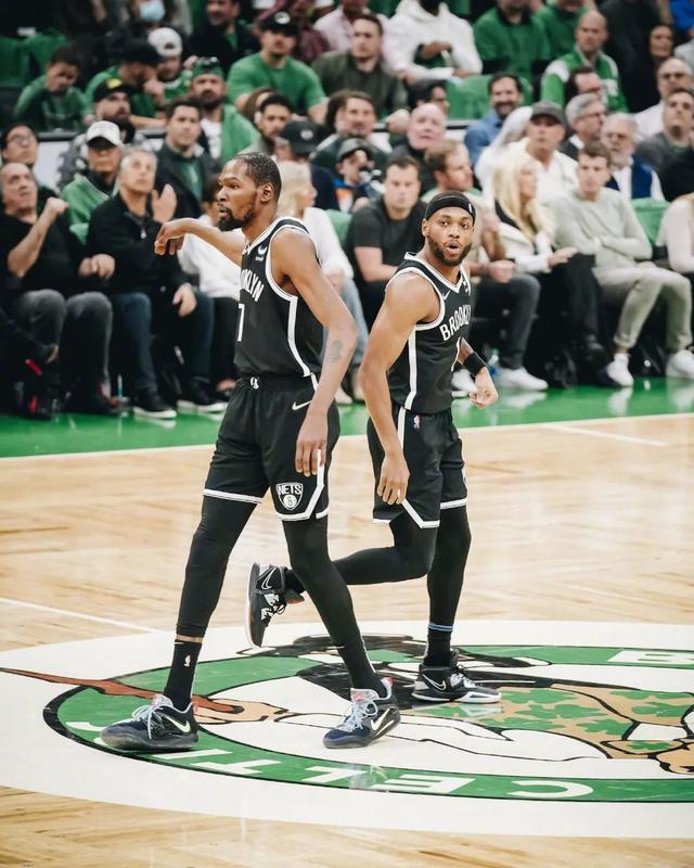 下半场17投1中！杜兰特欧文一起拉胯！篮网0比2命悬一线