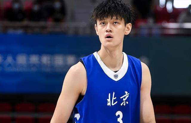 美媒预测曾凡博NBA前景：或第2轮被选中 最高可冲37顺位？